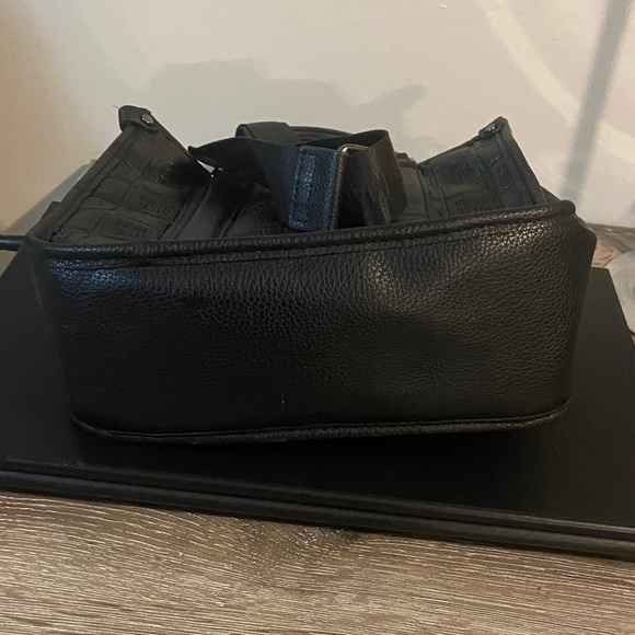 Steve Madden Embossed Black Crossbody Messenger Bag Guitar Strap Gunmetal - Picture 7 of 9